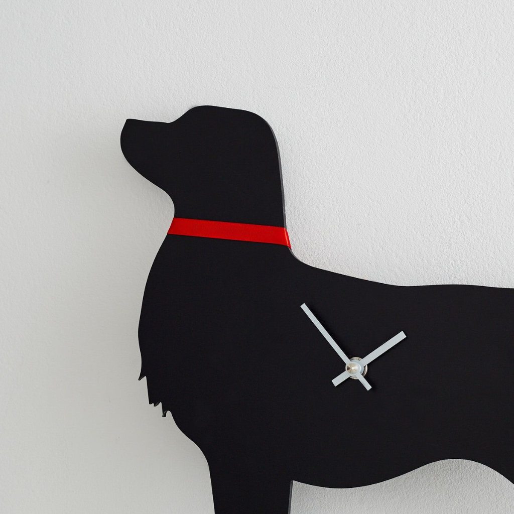 Retriever-klok met kwispelende staart - Zwart