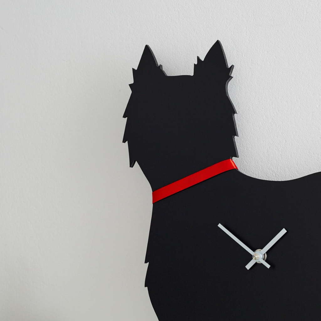 West Highland Terrier-klok met kwispelende staart
