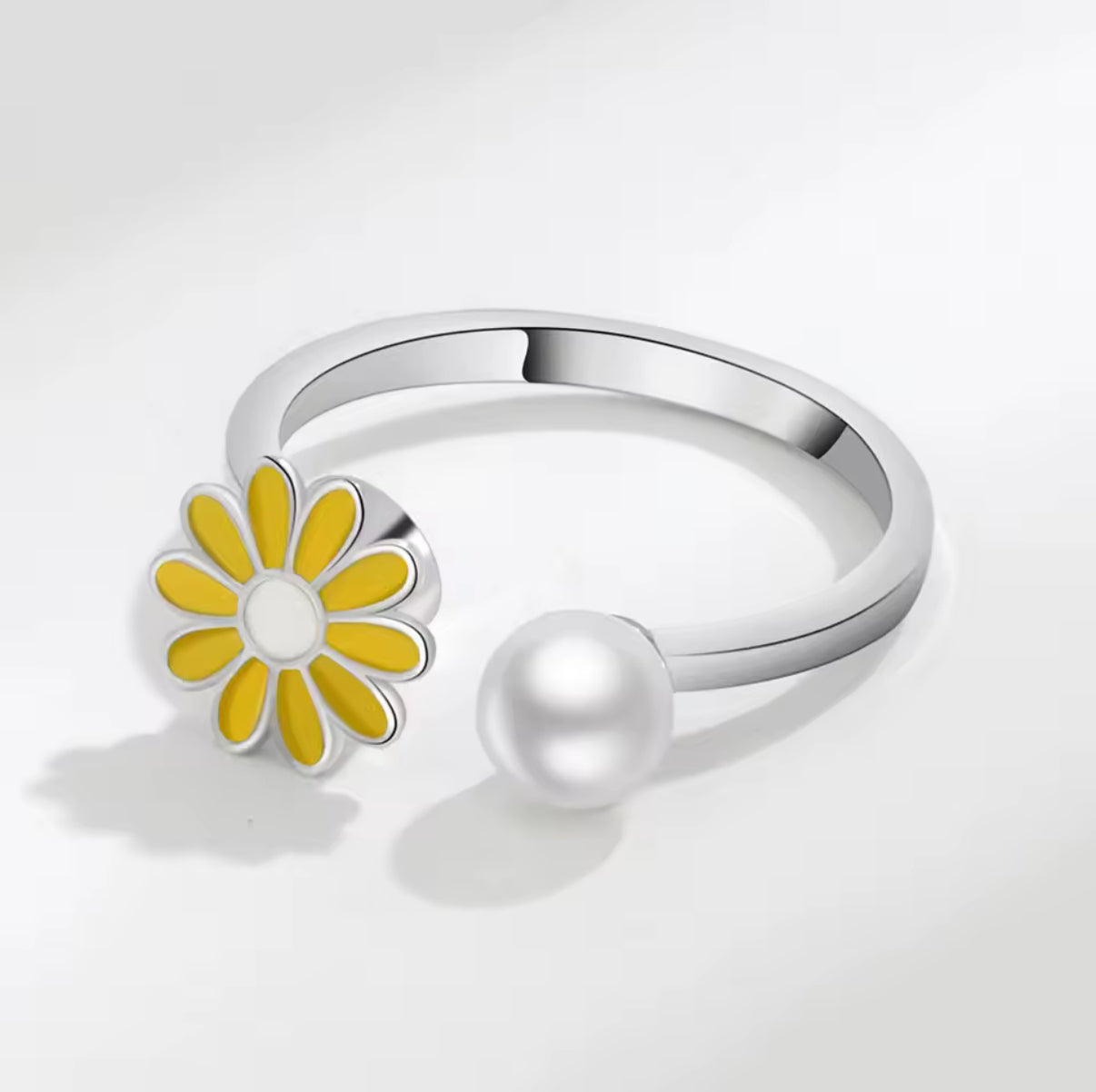 Draaibare ring met madeliefjes