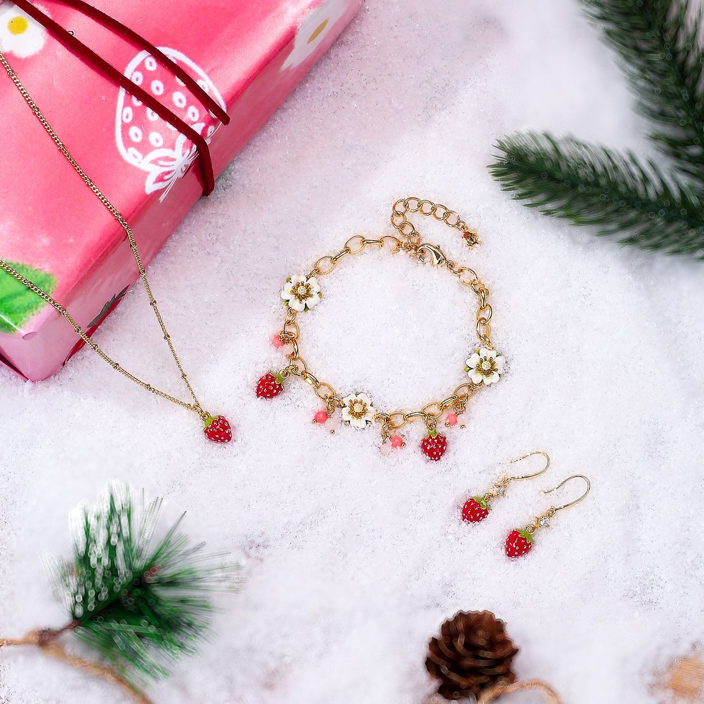 Aardbeien emaille ketting