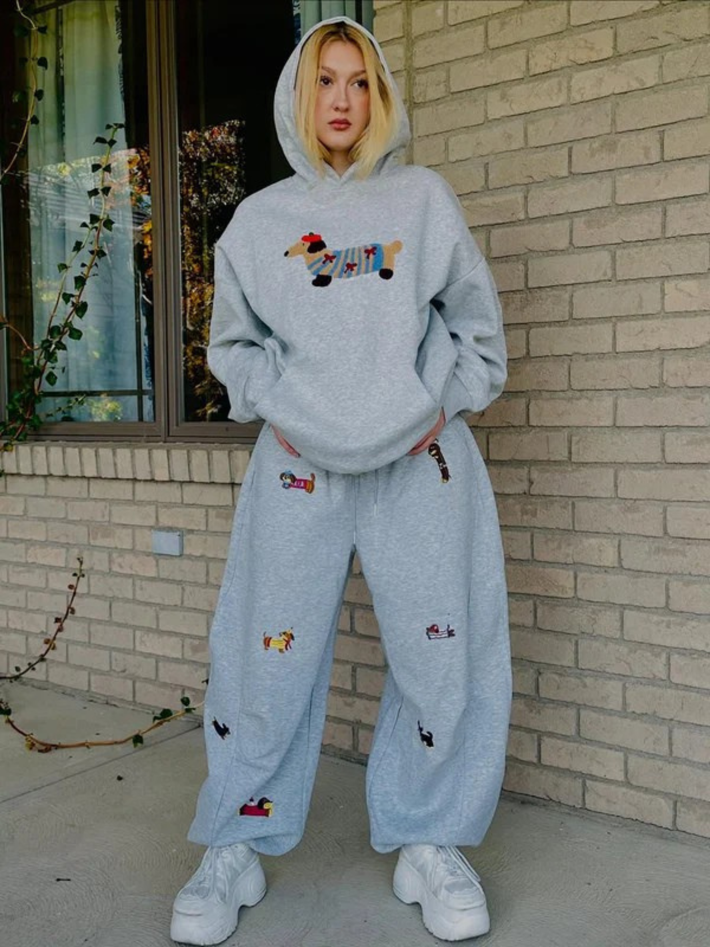 Mooibelle geborduurde joggingbroek met puppy-print